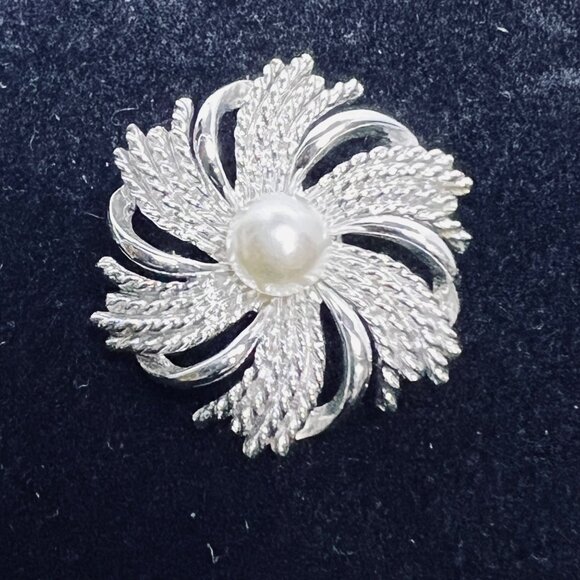 Vintage Sarah Coventry Silver Tone And Faux Pearl Spiral Clip On Earrings (5658) - Picture 3 of 5